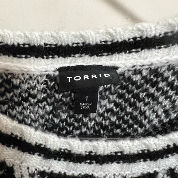 Torrid Houndstooth Sweater - Picture 4 of 4